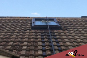 A cleaner skylight window in Bedford